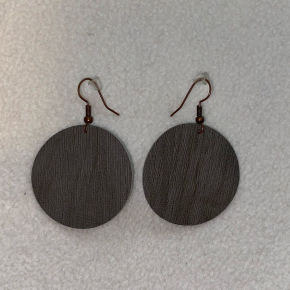 Jewelry - dark gray circular earrings